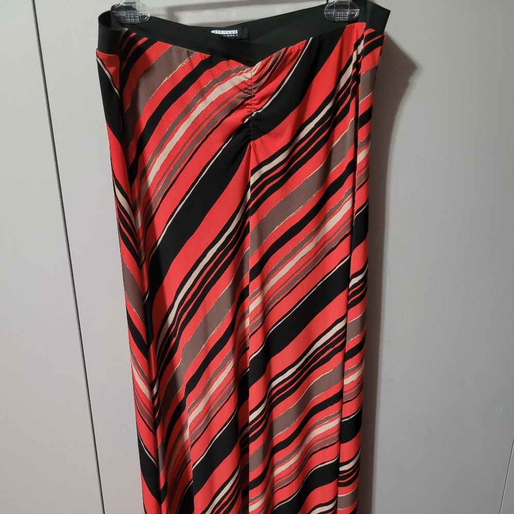Can be a maxi skirt or strapless dress